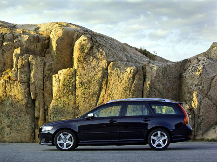 Volvo V50 R-Design 2008 года  (фото 7 из 17)
